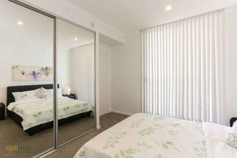 Modern, Spacious Apt@liverpool With Incredible Views - Accommodation Whitsundays 5