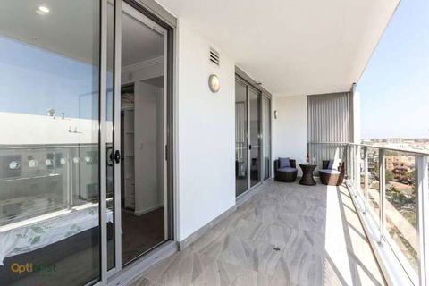 Modern, Spacious Apt@liverpool With Incredible Views - Accommodation Whitsundays 7