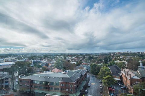 Modern, Spacious Apt@liverpool With Incredible Views - Accommodation Whitsundays 1