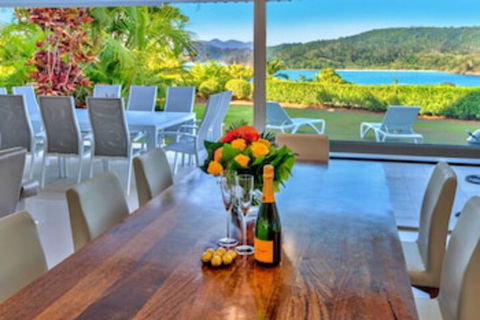 Bella Vista East 3 Luxury Ocean Views Large Flat Grassed Area + Buggy - Accommodation Whitsundays 0