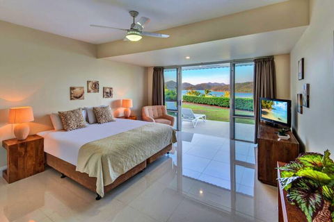 Bella Vista East 3 Luxury Ocean Views Large Flat Grassed Area + Buggy - Accommodation Whitsundays 5