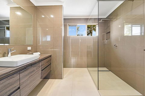 CANAL HOME NEAR MOOLOOLABA Kooringal - Accommodation Whitsundays 4
