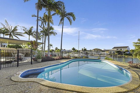 CANAL HOME NEAR MOOLOOLABA Kooringal - Accommodation Whitsundays 6