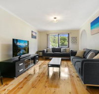 Family Getaway Walk to Bay Beach - Accommodation Whitsundays