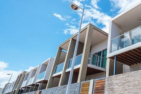 The Cove At New Port Pool Spa Sauna Gym & More - Accommodation Whitsundays 7