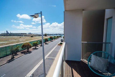 The Cove At New Port Pool Spa Sauna Gym & More - Accommodation Whitsundays 2