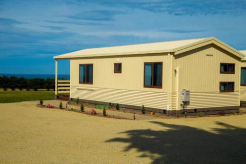 OMARU FARM STAY - Accommodation Whitsundays 0