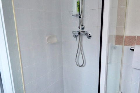 Cute Studio Apartment In Maroubra - Accommodation Whitsundays 4