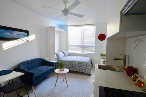 Cute Studio Apartment In Maroubra - Accommodation Whitsundays 3