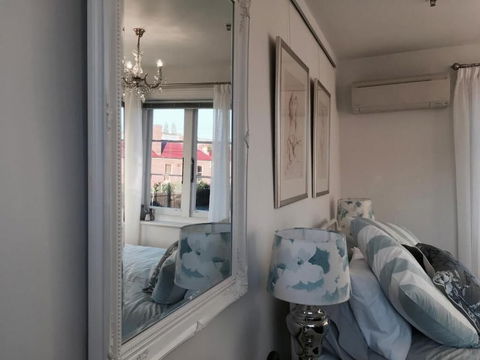 Assemblage Boutique Art Bed & Breakfast - Accommodation Whitsundays 4