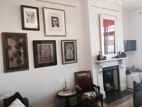 Assemblage Boutique Art Bed & Breakfast - Accommodation Whitsundays 1