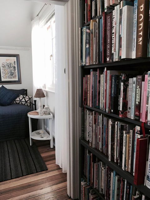Assemblage Boutique Art Bed & Breakfast - Accommodation Whitsundays 0