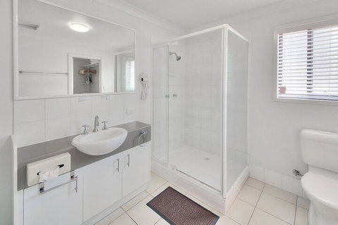 Airtrip Apartment On Russell St - Accommodation Whitsundays 6