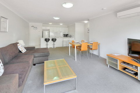 Airtrip Apartment On Russell St - Accommodation Whitsundays 3