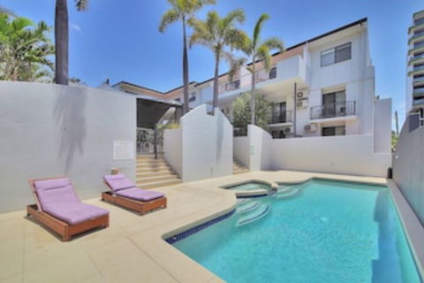 Airtrip Apartment On Russell St - Accommodation Whitsundays 0
