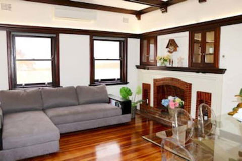 Charming & Cosy Home With City Views - Accommodation Whitsundays 0