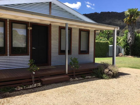 Rail Trail Cottage - Accommodation Whitsundays 3