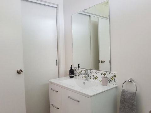 Fish Creek Alkira Accommodation - Accommodation Whitsundays 2