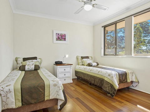 DAVIES STREET MOLLYMOOK 4 / 14 - Accommodation Whitsundays 3