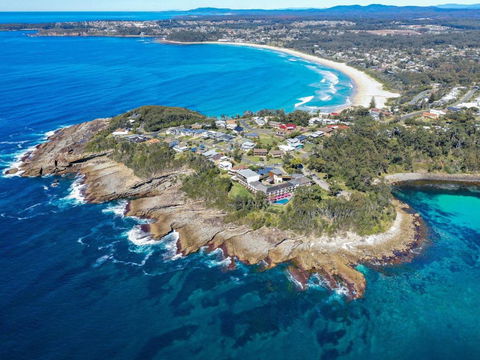 DAVIES STREET MOLLYMOOK 4 / 14 - Accommodation Whitsundays 1