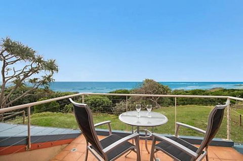 Absolute Beachfront At Hastings - Accommodation Whitsundays 3