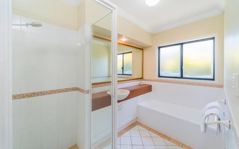 Oceania Cottage LJHooker Yamba - Accommodation Whitsundays 7
