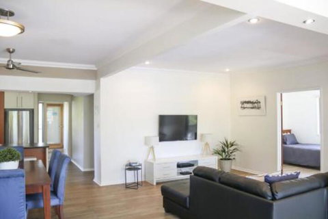 Top Tier Dog Friendly Holiday Home - Accommodation Whitsundays 4