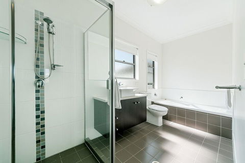 Redcliffe Holiday Accommodation - Accommodation Whitsundays 2