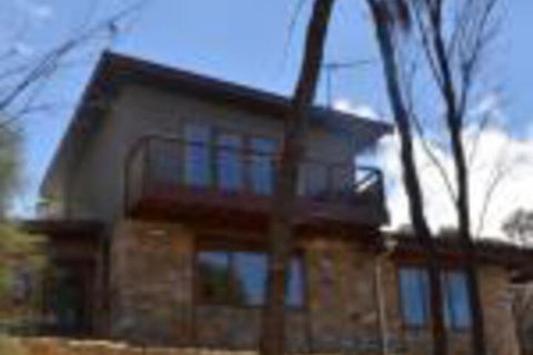 Of Stone & Wood Guesthouse Secluded Getaway! - Accommodation Whitsundays 0