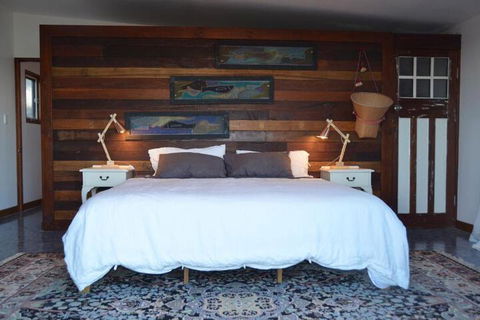 Of Stone & Wood Guesthouse Secluded Getaway! - Accommodation Whitsundays 2