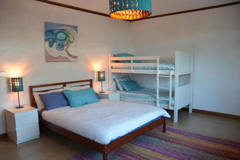 Of Stone & Wood Guesthouse Secluded Getaway! - Accommodation Whitsundays 4