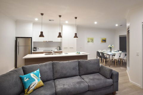 Boats And Bedzzz Houseboat Stays & Renmark River Villas - Accommodation Whitsundays 7