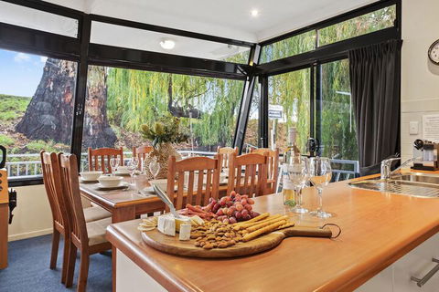 Boats And Bedzzz Houseboat Stays & Renmark River Villas - Accommodation Whitsundays 4