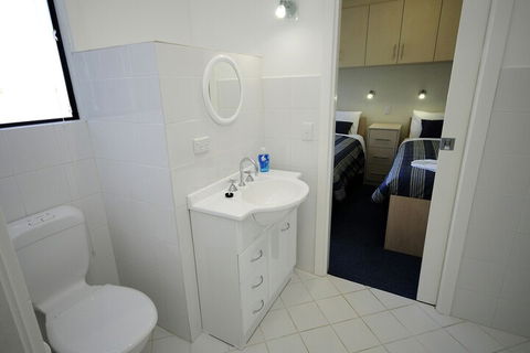 Boats And Bedzzz Houseboat Stays & Renmark River Villas - Accommodation Whitsundays 3