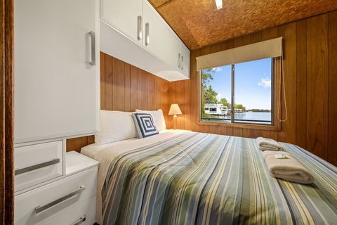 Boats And Bedzzz Houseboat Stays & Renmark River Villas - Accommodation Whitsundays 5