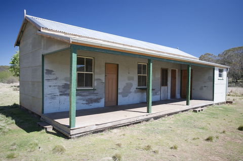 Brackens Hut - Accommodation Whitsundays 0
