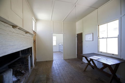 Brackens Hut - Accommodation Whitsundays 3