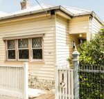 Simmers Serviced Apartments - Accommodation Whitsundays