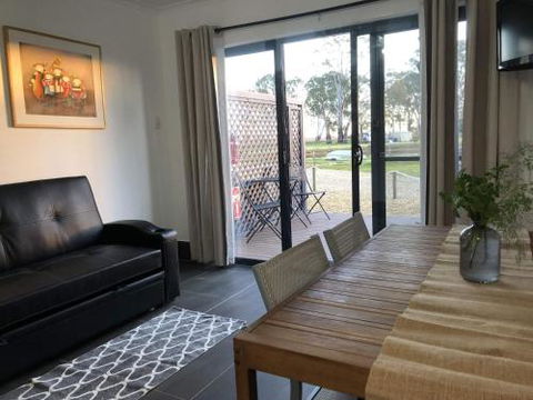 Coonawarra Cabins Unit B - Accommodation Whitsundays 4
