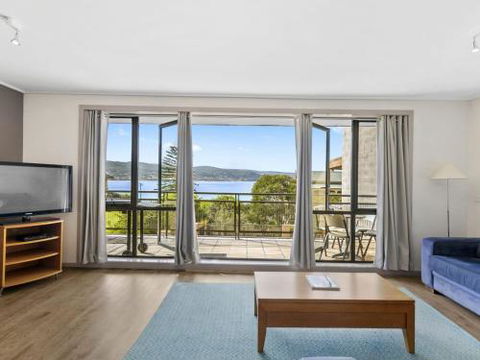 APARTMENT 29 PACIFIC APARTMENTS Grand Escape With Ocean Views - Accommodation Whitsundays 2