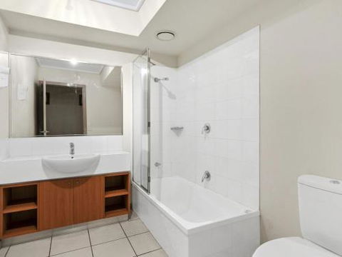 APARTMENT 29 PACIFIC APARTMENTS Grand Escape With Ocean Views - Accommodation Whitsundays 3