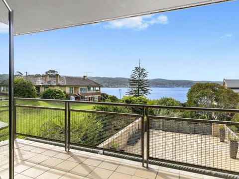 APARTMENT 29 PACIFIC APARTMENTS Grand Escape With Ocean Views - Accommodation Whitsundays 4