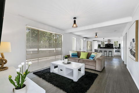 Beauty AND THE Peace - Inlet Side - Accommodation Whitsundays 1