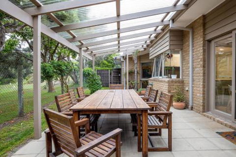 Hilltop Beach House: Newly Updated - Accommodation Whitsundays 6