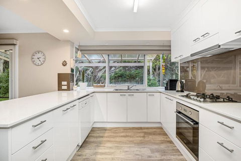 Hilltop Beach House: Newly Updated - Accommodation Whitsundays 1
