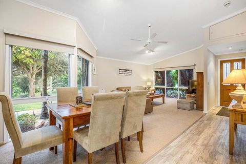 Hilltop Beach House: Newly Updated - Accommodation Whitsundays 2