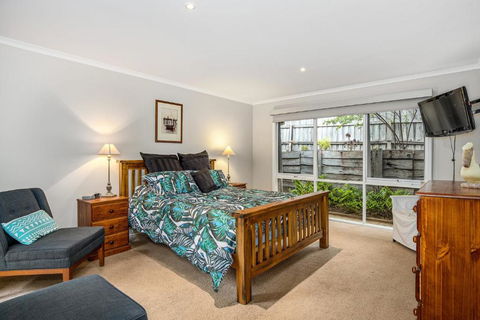 Hilltop Beach House: Newly Updated - Accommodation Whitsundays 4
