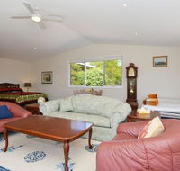 Morisset Waterfront 1bdr Studio looking over Trinity Marina - Accommodation Whitsundays