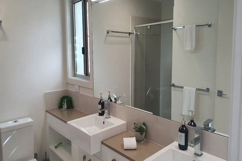 2 BDR Sea Side Guesthouse - Accommodation Whitsundays 3