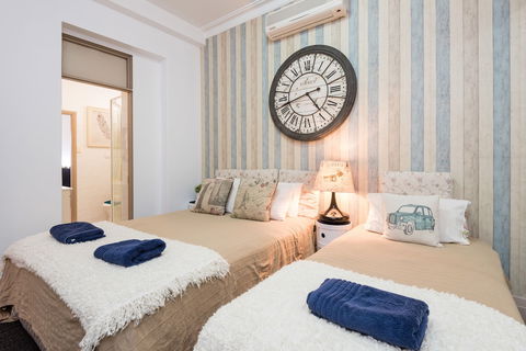 The Clock House Beachfront - Accommodation Whitsundays 5